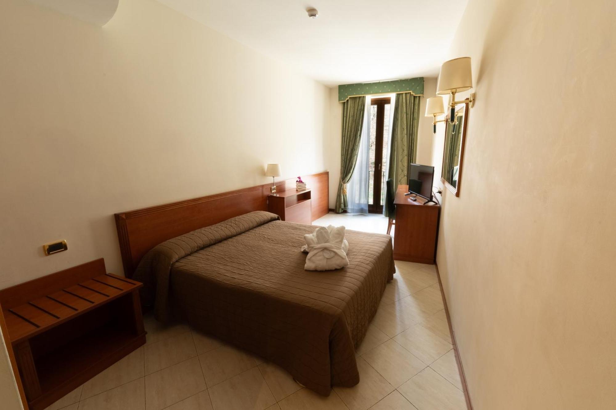 Double or Twin Room,1580171171:JPEG